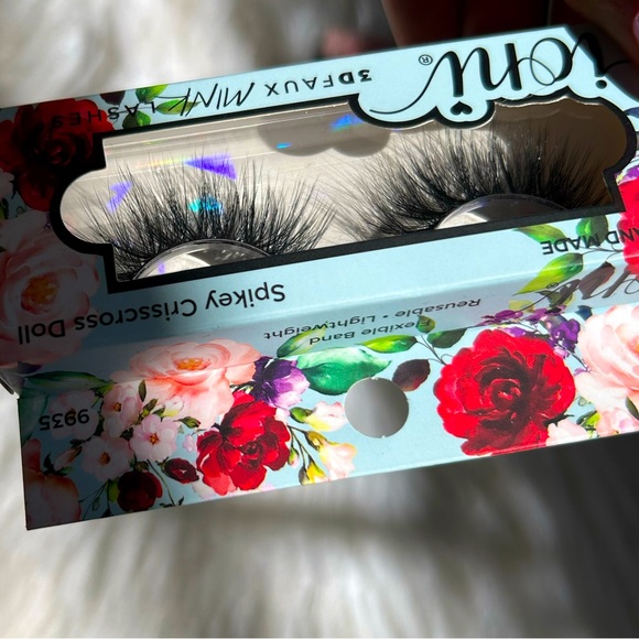 Spikey Criss Cross Mink Lashes - Picture 14 of 15